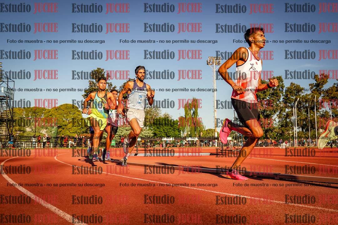 Fotos de los 3000 m llanos de varones