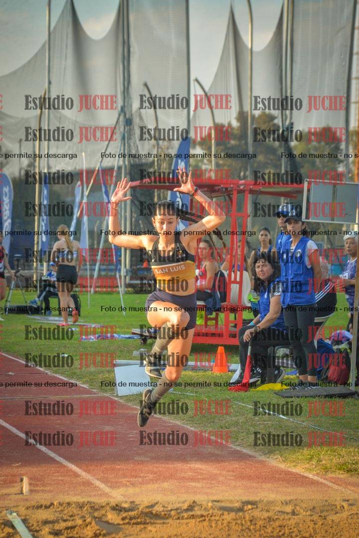 Fotos del salto en largo de mujeres