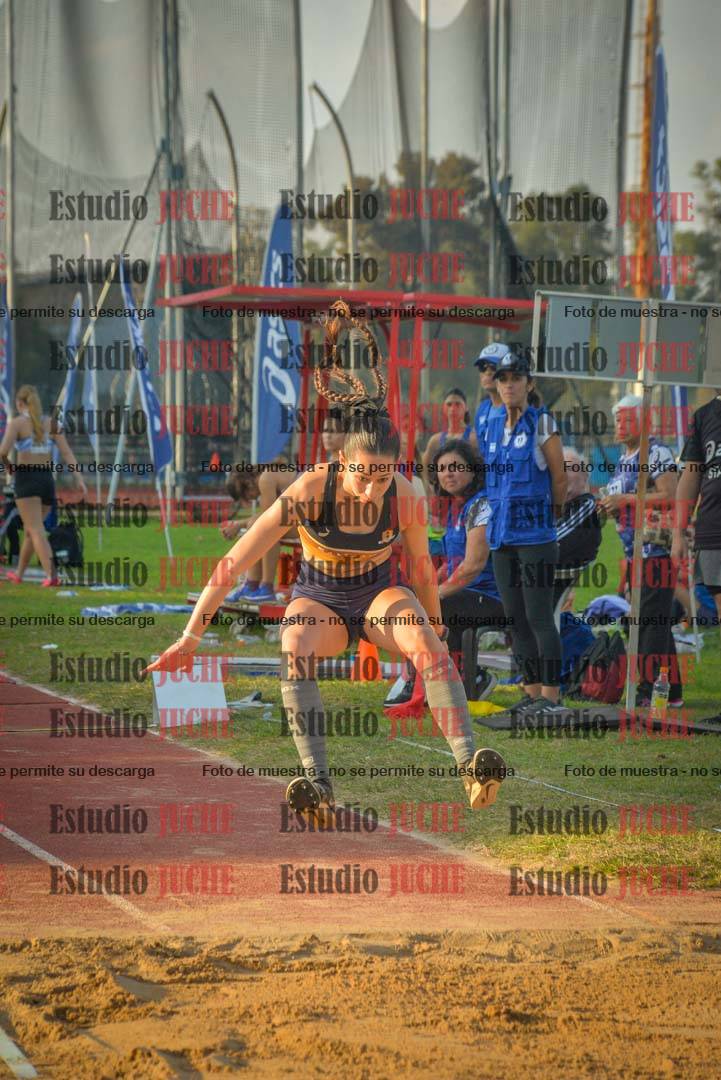 Fotos del salto en largo de mujeres