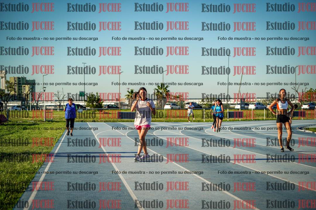 Fotos de las Postas 5x80 m de mujeres y varones