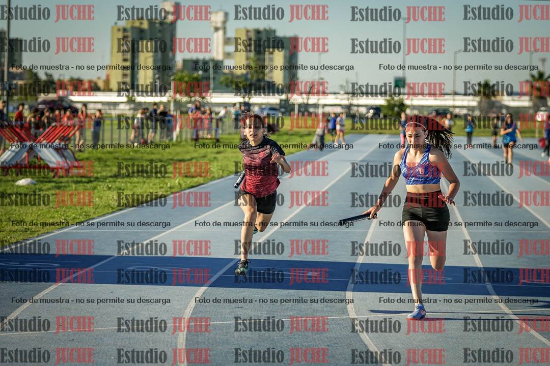 Fotos de las Postas 5x80 m de mujeres y varones