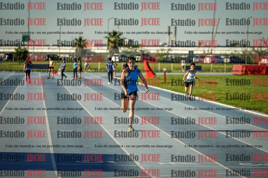 Fotos de las Postas 5x80 m de mujeres y varones