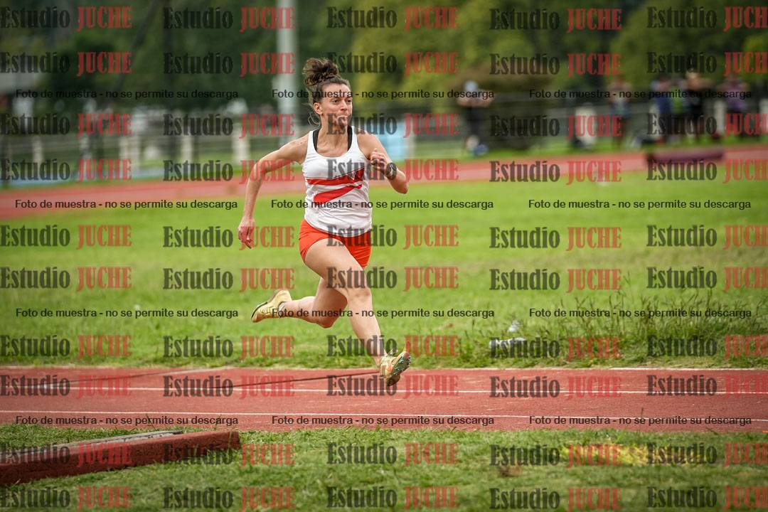 Fotos del salto en largo de mujeres - mayores
