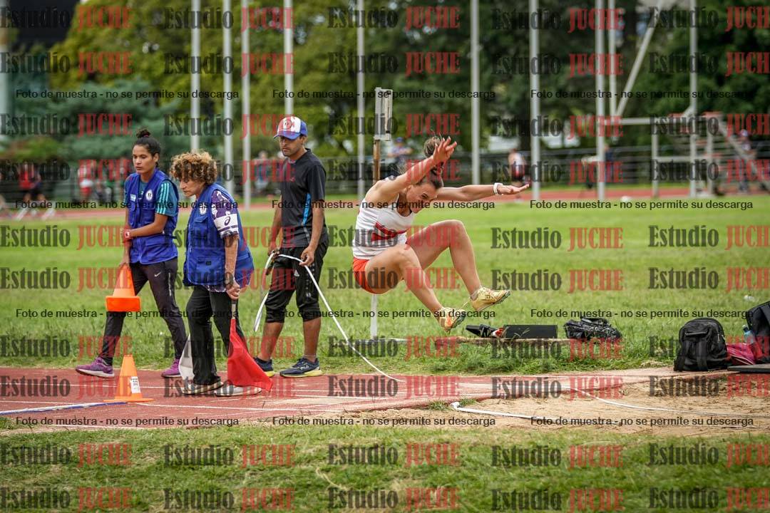 Fotos del salto en largo de mujeres - mayores