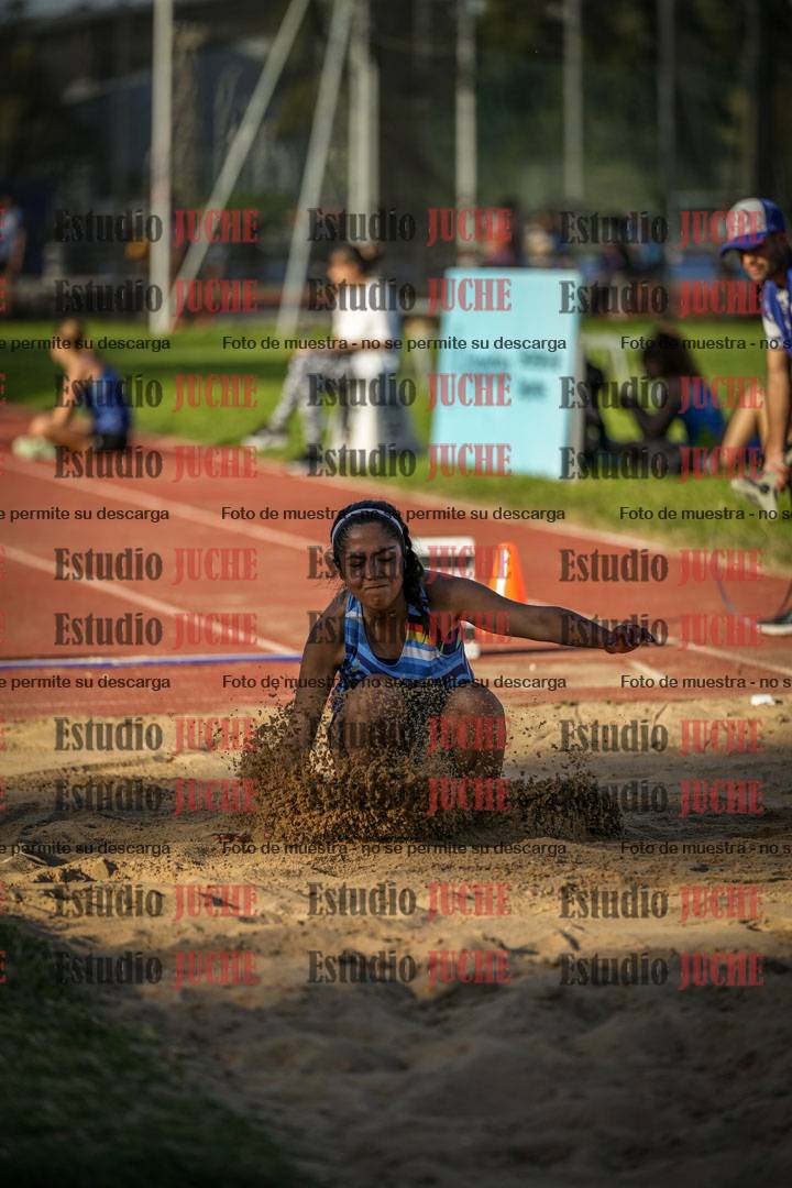 Fotos del salto en largo de mujeres