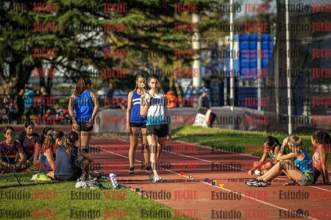 Fotos del salto en largo de mujeres