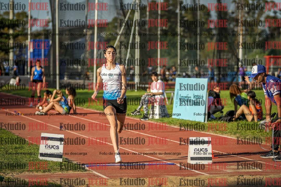 Fotos del salto en largo de mujeres