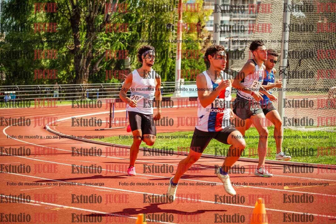 Fotos de los 800 m llanos de varones