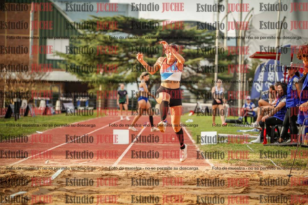 Fotos del salto en largo de mujeres