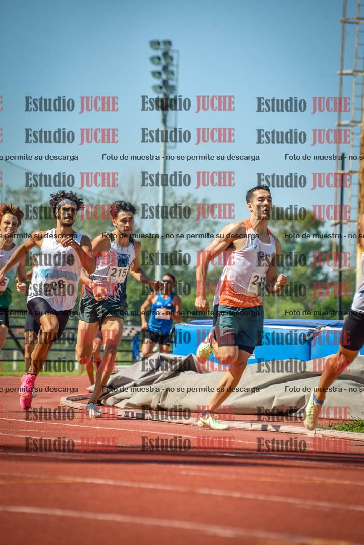 Fotos de los 800 m llanos de varones