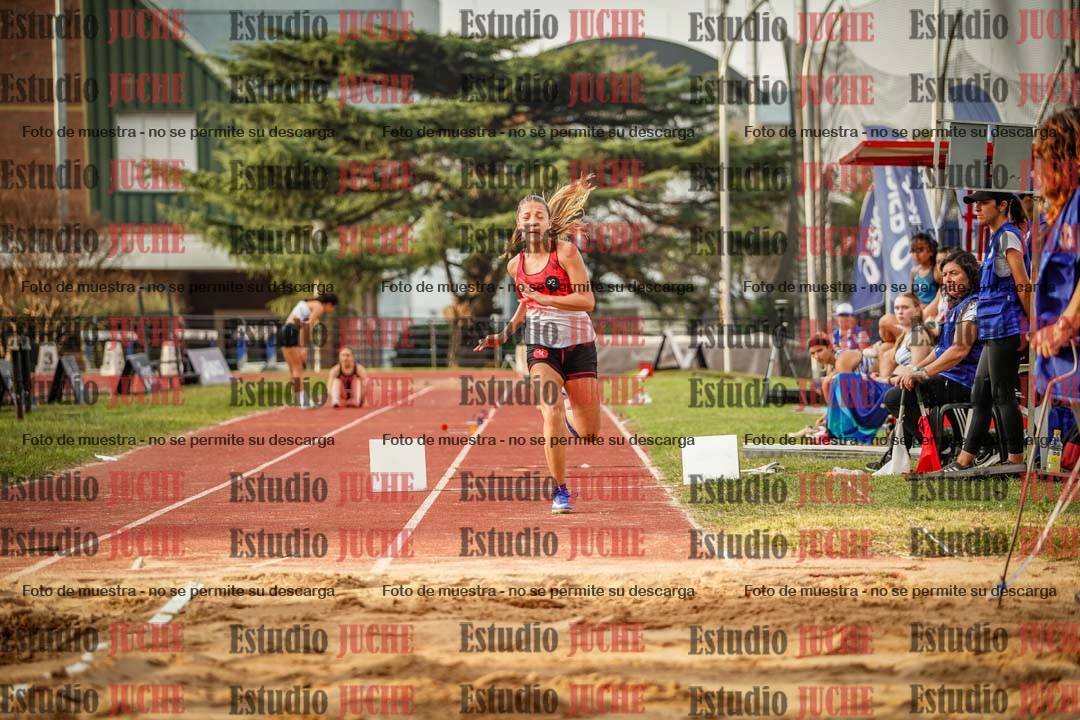 Fotos del salto en largo de mujeres
