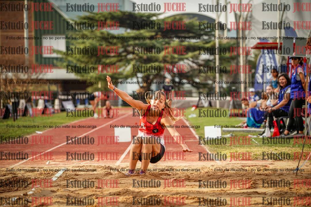 Fotos del salto en largo de mujeres