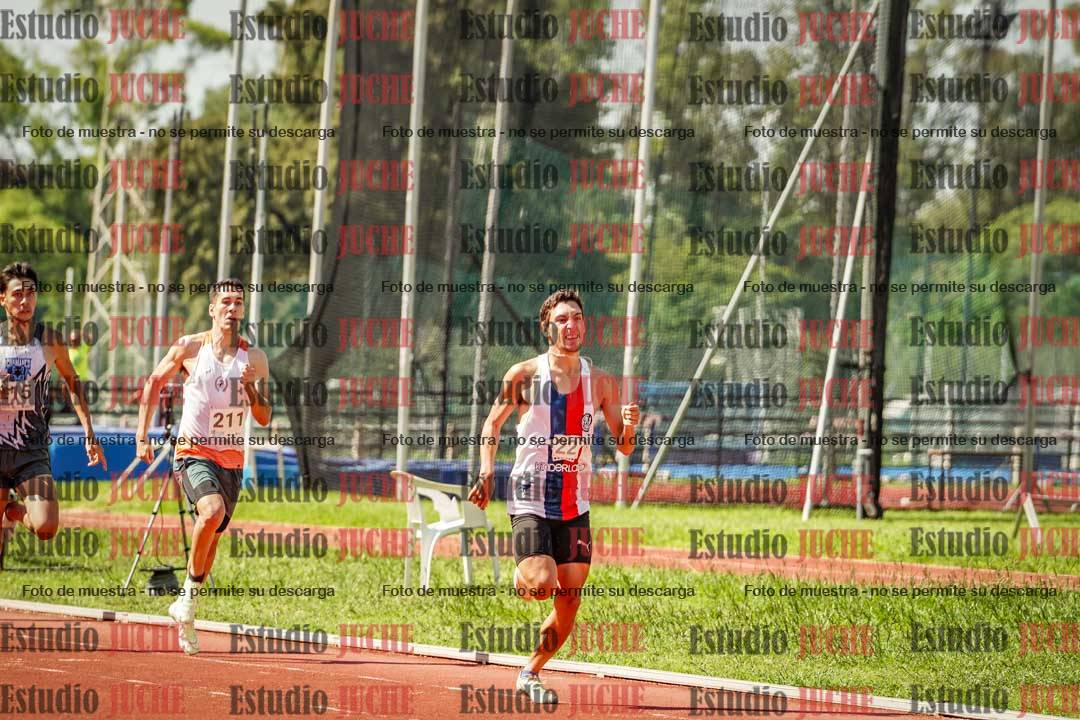 Fotos de los 800 m llanos de varones