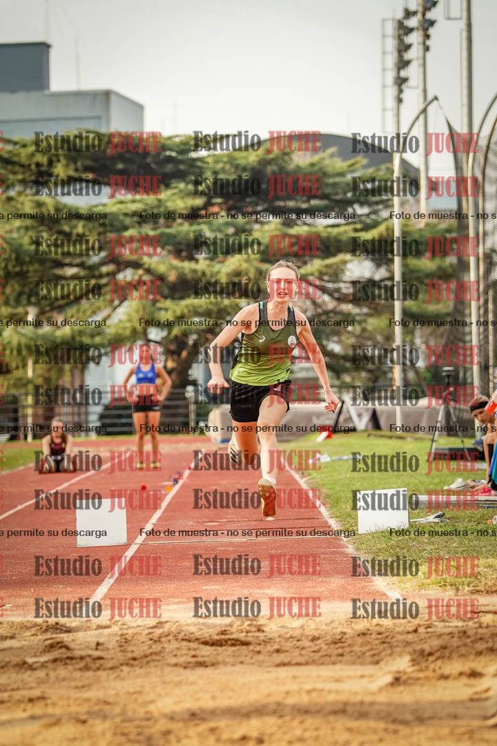 Fotos del salto en largo de mujeres