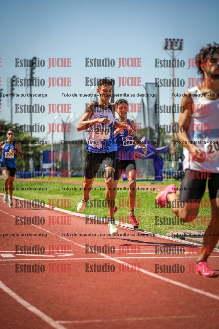 Fotos de los 800 m llanos de varones