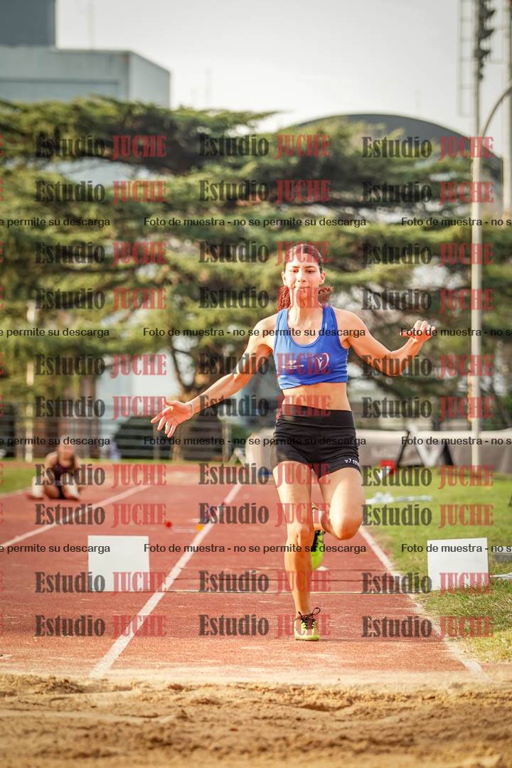Fotos del salto en largo de mujeres