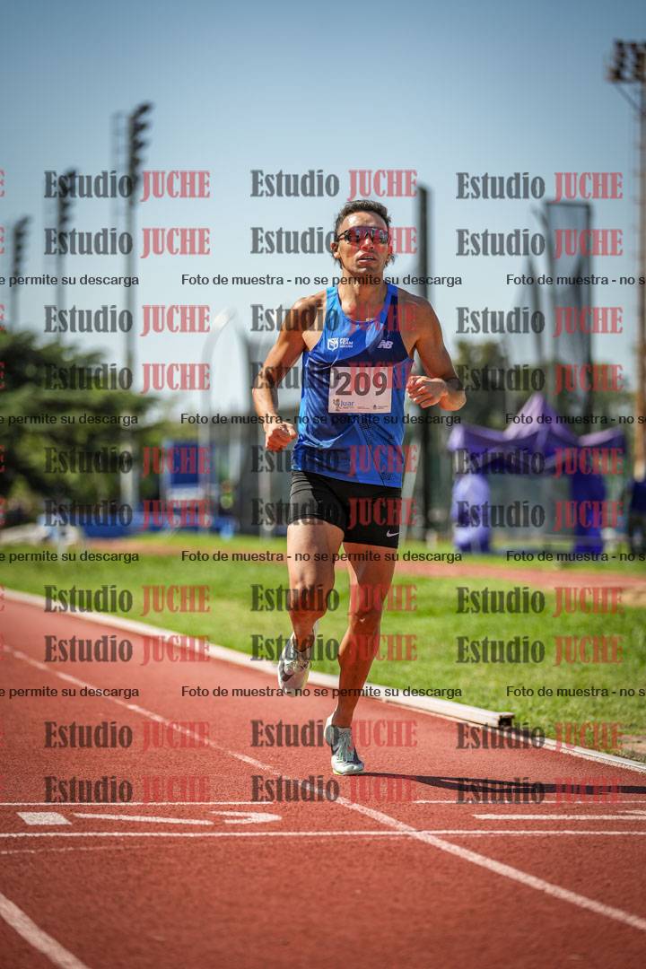 Fotos de los 800 m llanos de varones