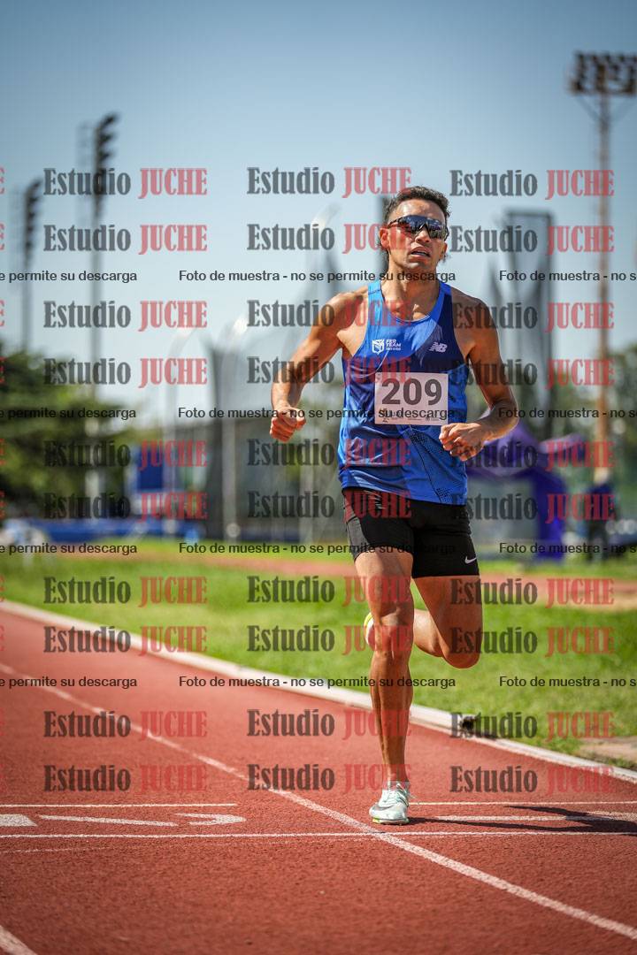 Fotos de los 800 m llanos de varones