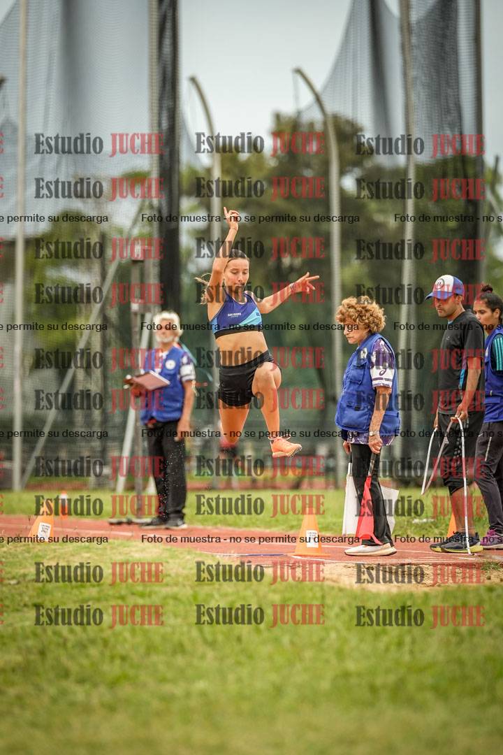 Fotos del salto en largo de mujeres - mayores