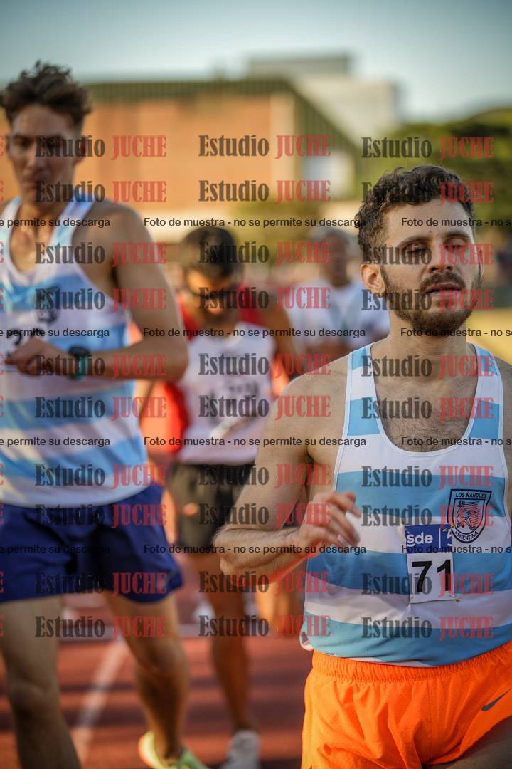 Fotos de los 3000 m llanos de varones