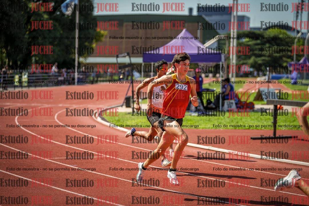 Fotos de los 800 m llanos de varones