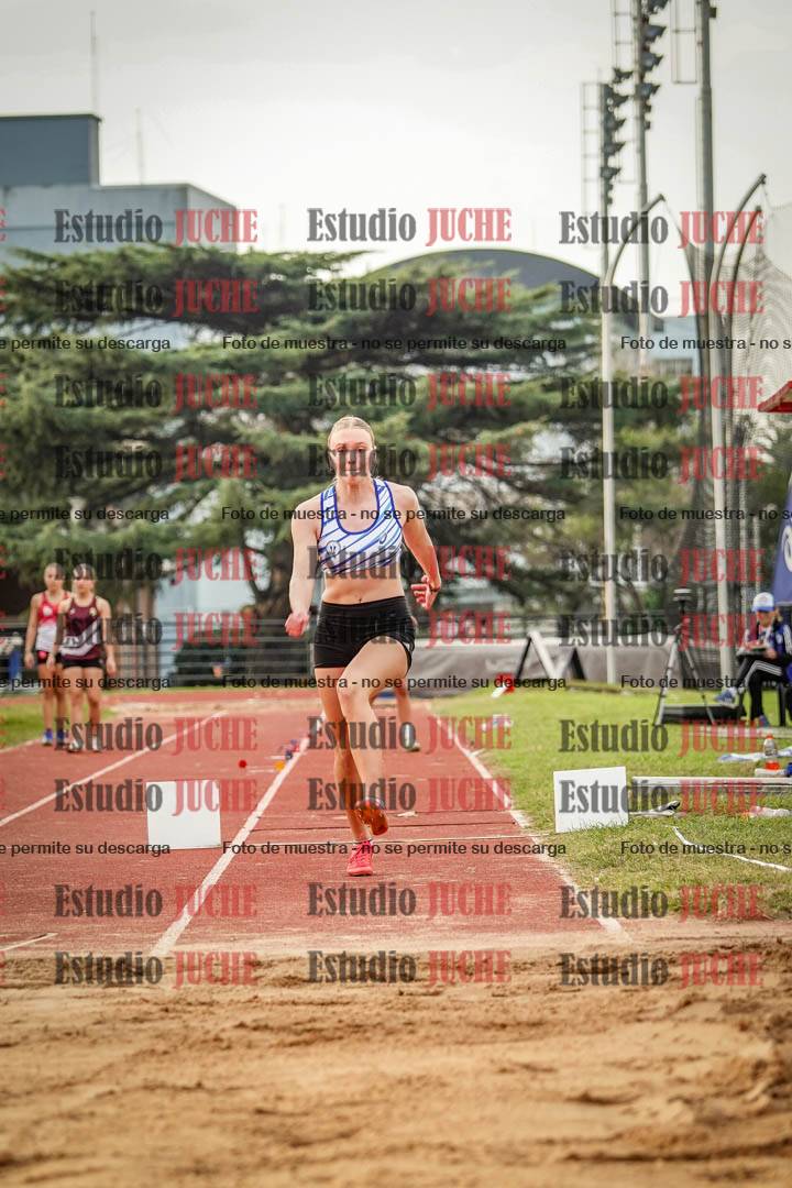 Fotos del salto en largo de mujeres