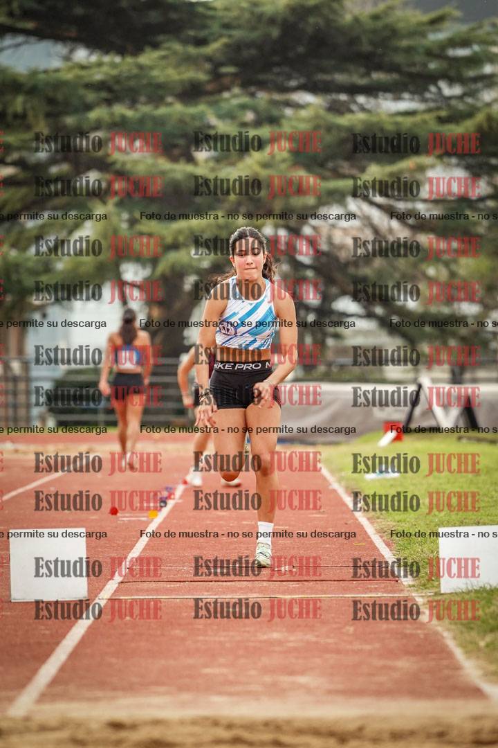Fotos del salto en largo de mujeres