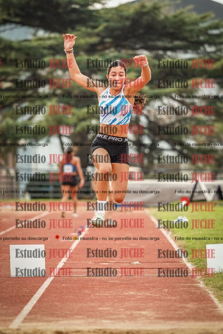 Fotos del salto en largo de mujeres