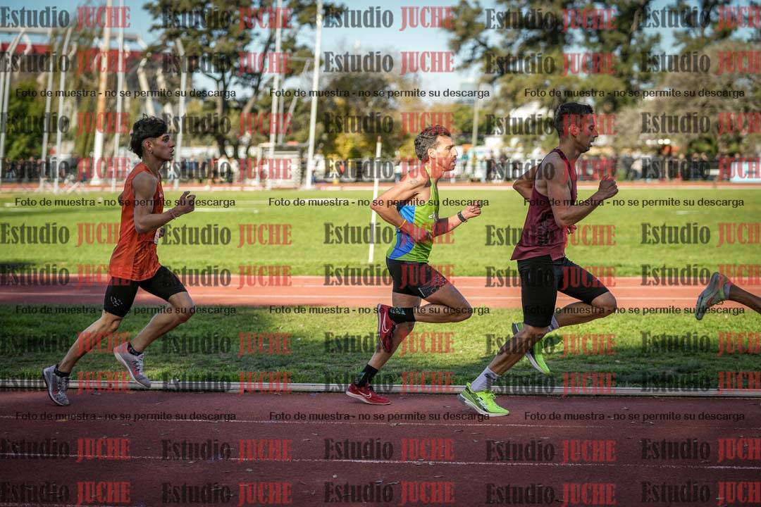 Fotos de los 3000 m llanos de varones