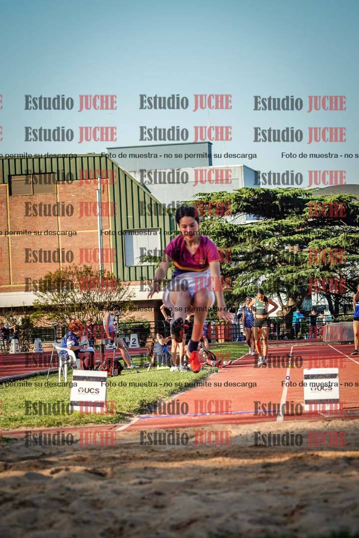 Fotos del salto en largo de mujeres