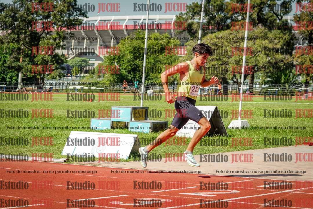 Fotos de los 800 m llanos de varones