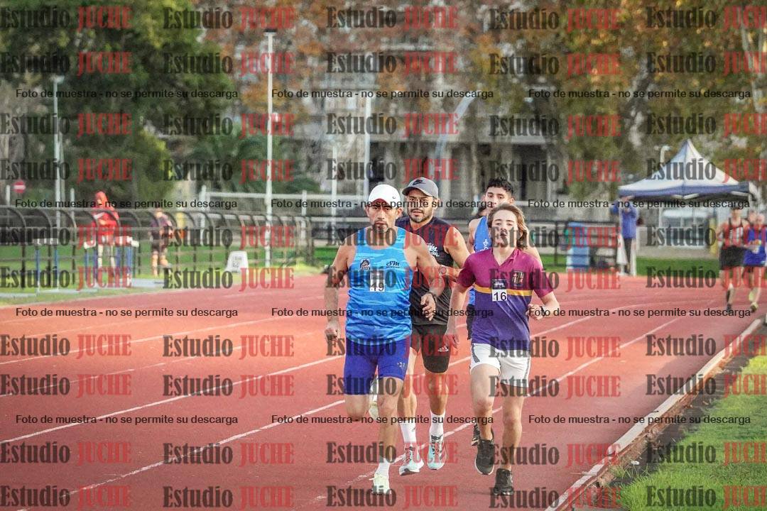Fotos de los 3000 m llanos de varones