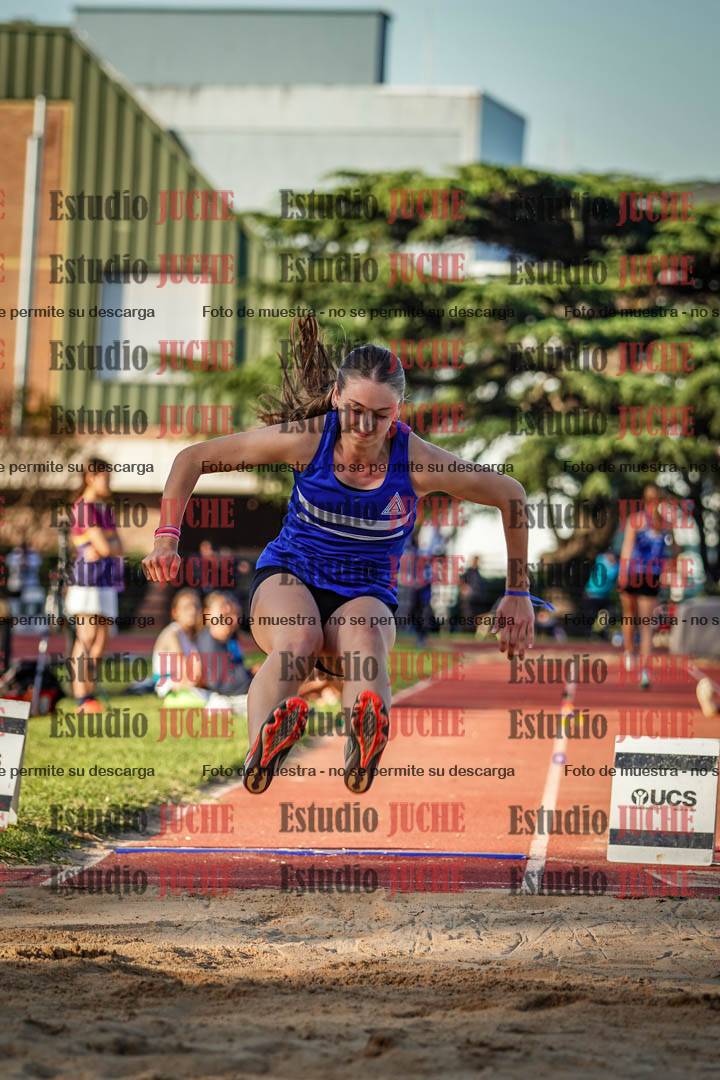 Fotos del salto en largo de mujeres