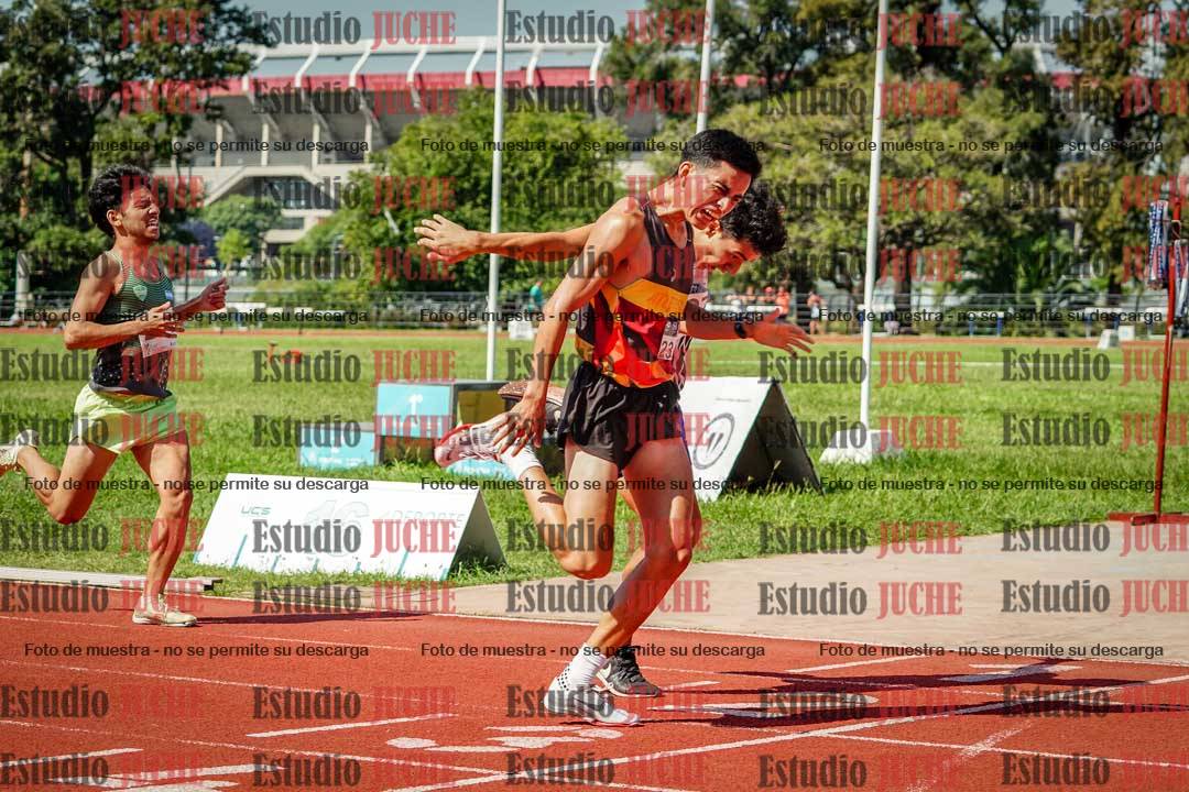 Fotos de los 800 m llanos de varones