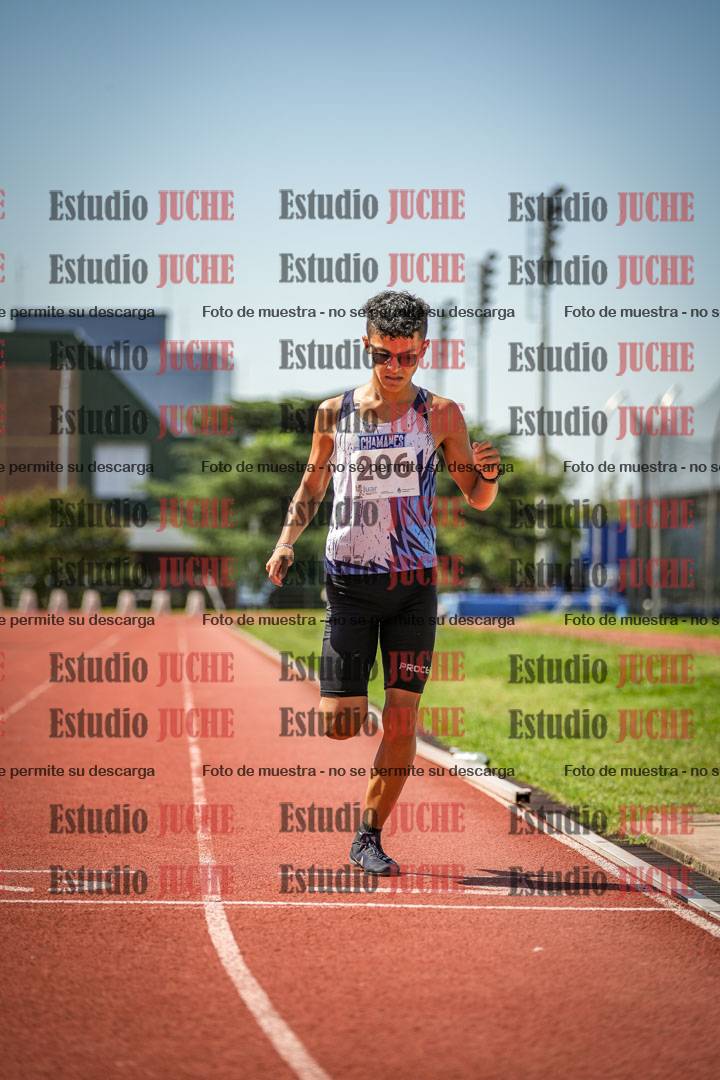Fotos de los 800 m llanos de varones