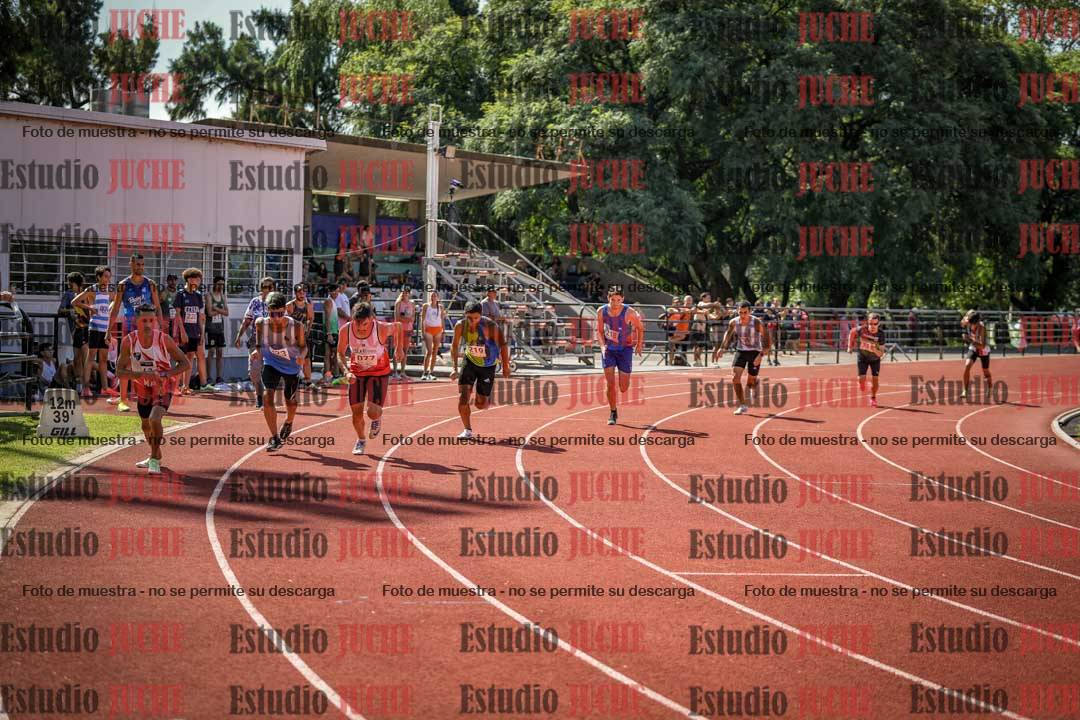 Fotos de los 800 m llanos de varones