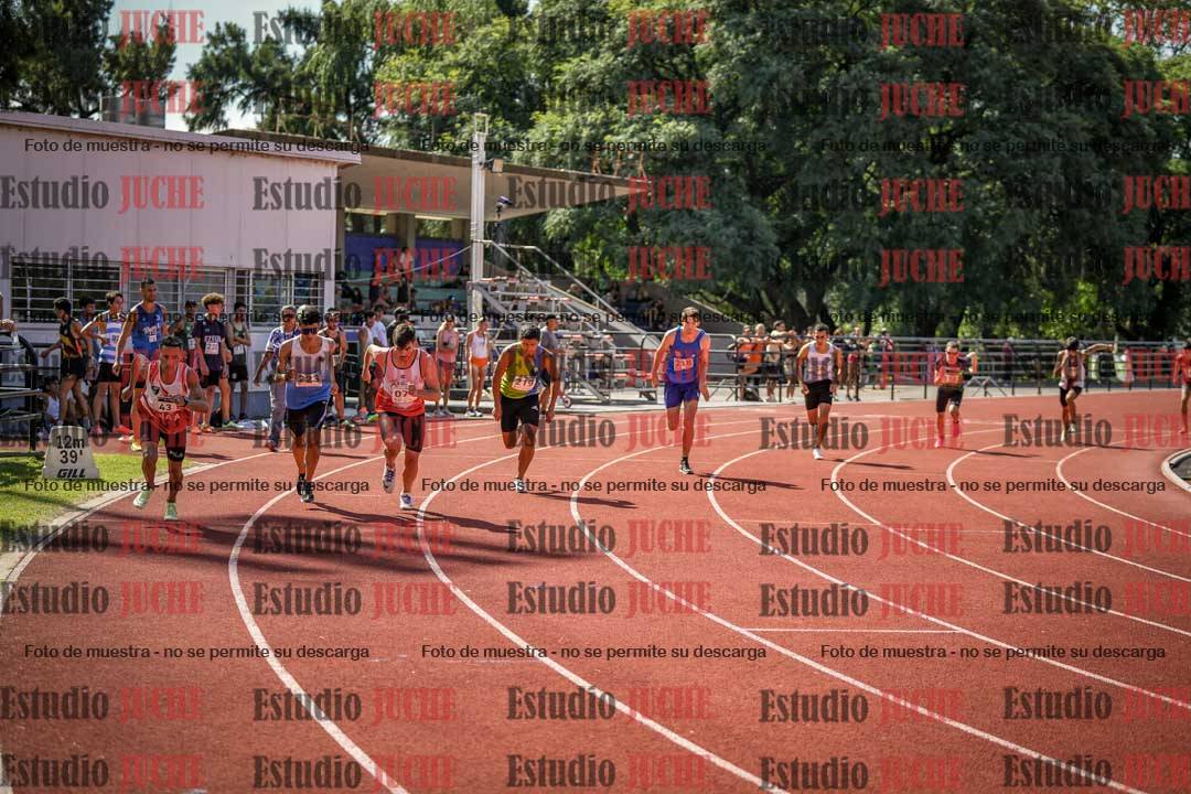 Fotos de los 800 m llanos de varones