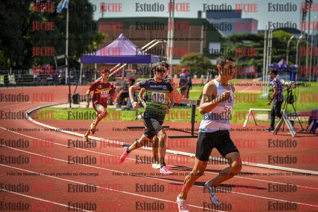 Fotos de los 800 m llanos de varones