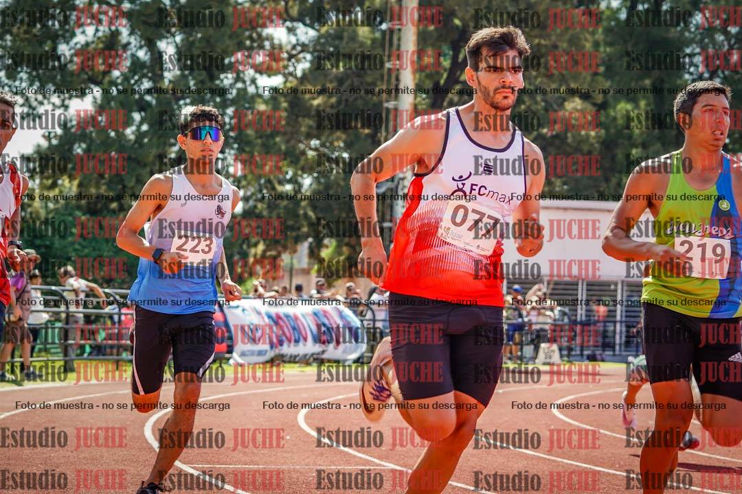 Fotos de los 800 m llanos de varones