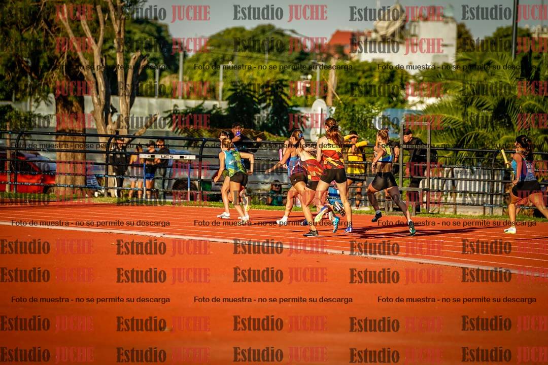 Fotos de los relevos 4x100 m de mujeres