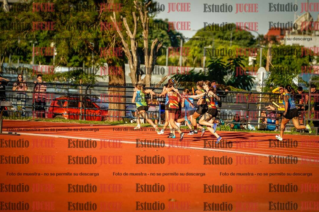Fotos de los relevos 4x100 m de mujeres