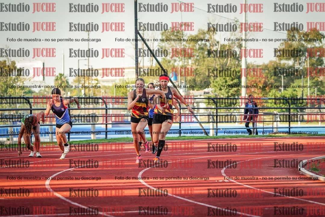 Fotos de los relevos 4x100 m de mujeres