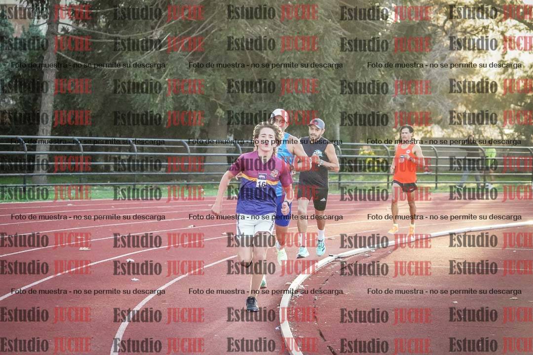 Fotos de los 3000 m llanos de varones