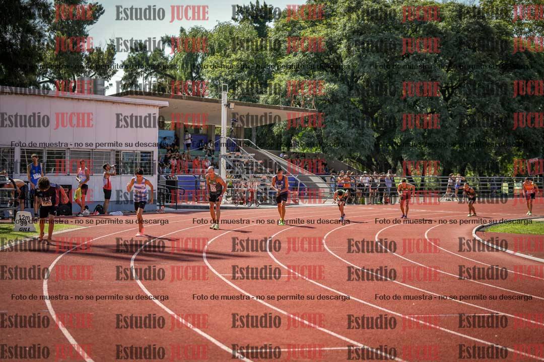 Fotos de los 800 m llanos de varones