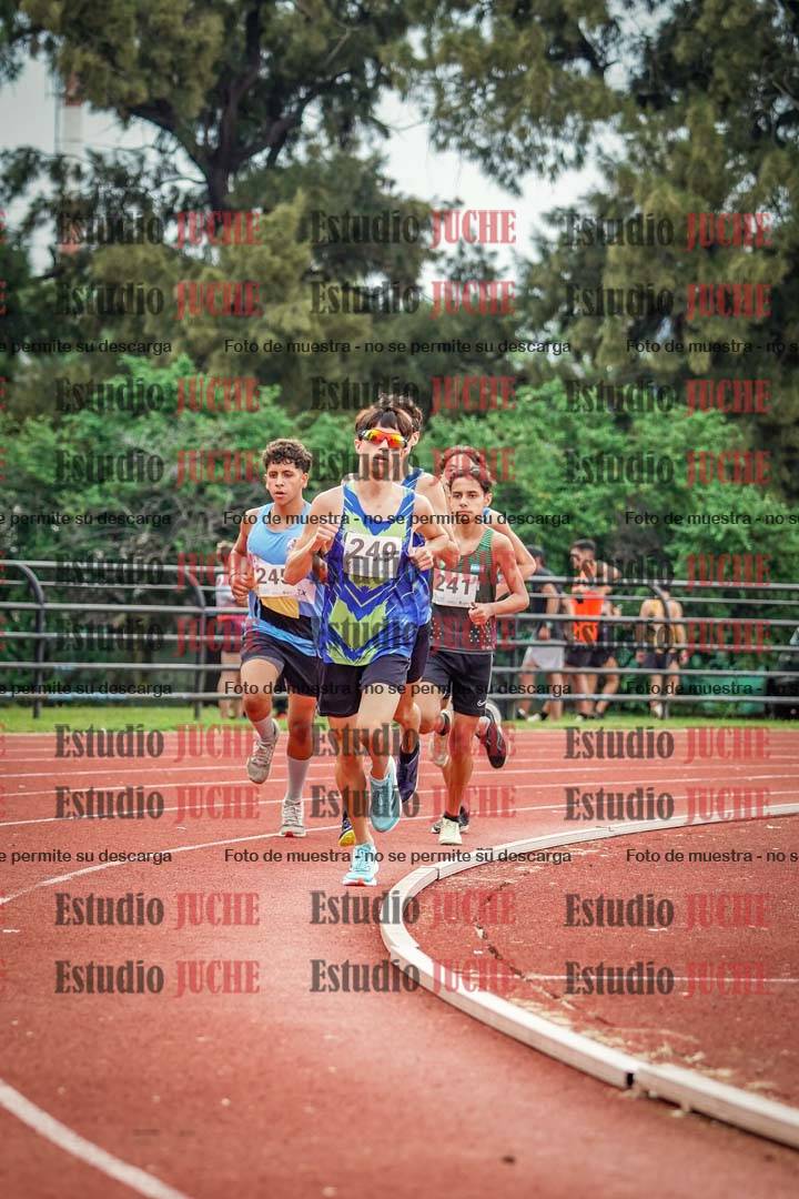 Fotos de los 2400 m de varones