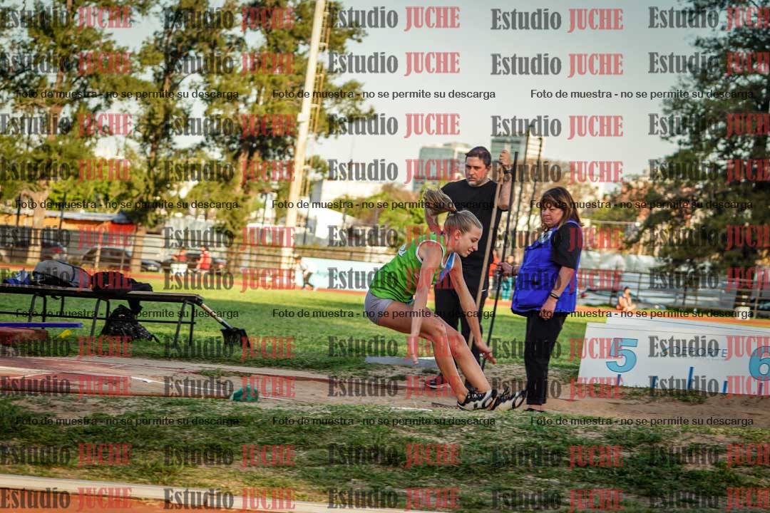 Fotos del salto en largo de mujeres