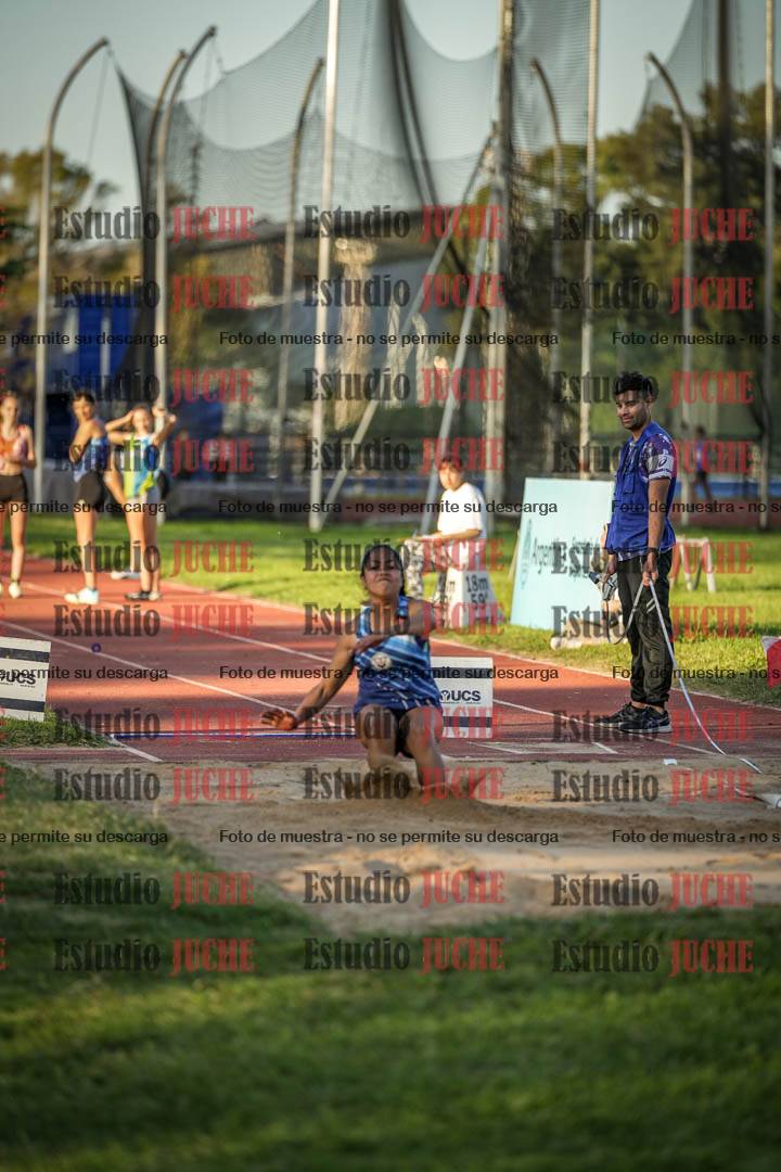 Fotos del salto en largo de mujeres