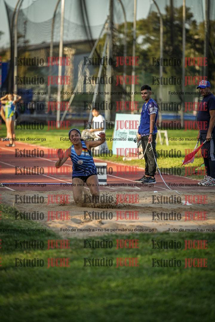Fotos del salto en largo de mujeres