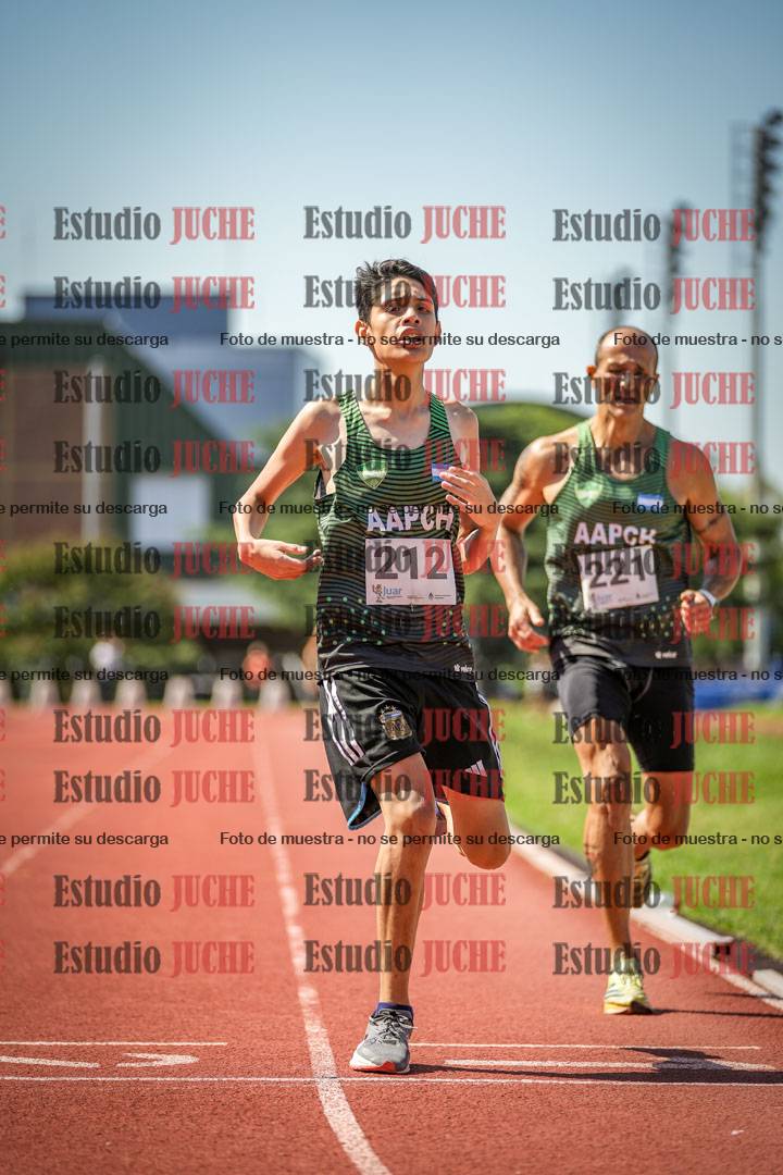 Fotos de los 800 m llanos de varones