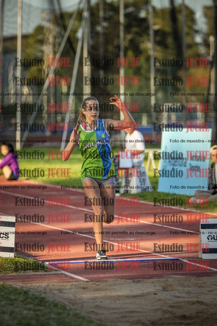 Fotos del salto en largo de mujeres